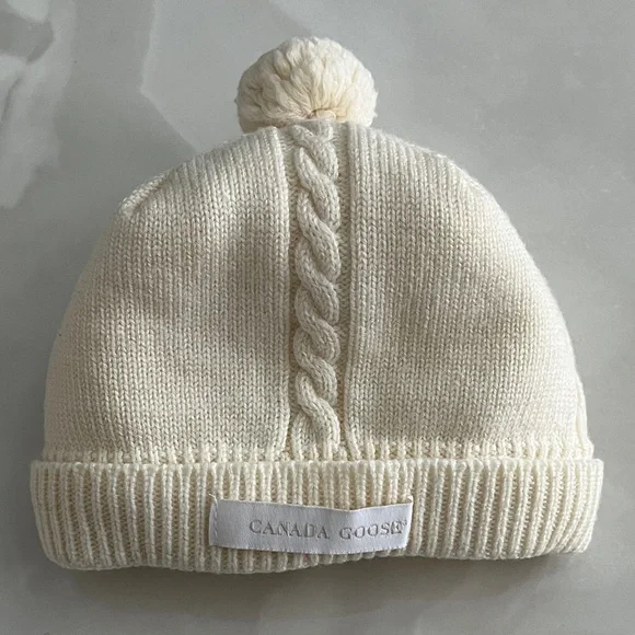 Canada Goose Merino Wool Winter Toque Ivory Cable Knit Beanie Pom-Pom Child Hat. - Picture 9 of 9